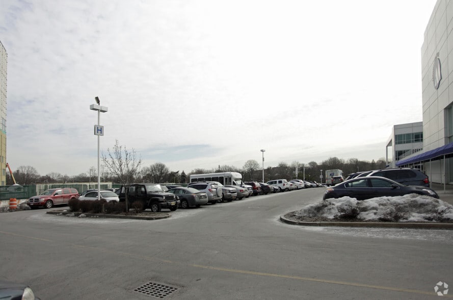 1200 Waters Pl, Bronx, NY for lease - Building Photo - Image 3 of 7