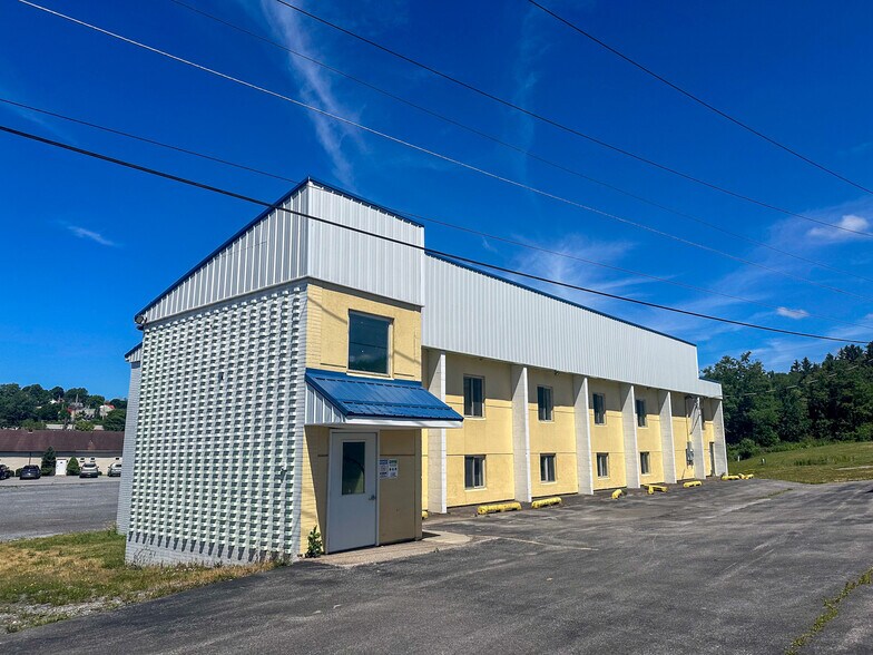 1001 Rowena Dr, Ebensburg, PA à vendre - Photo du bâtiment - Image 3 de 19