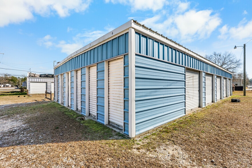 Hampton County Storage Portfolio portfolio of 1 properties for sale on LoopNet.ca - Building Photo - Image 2 of 15