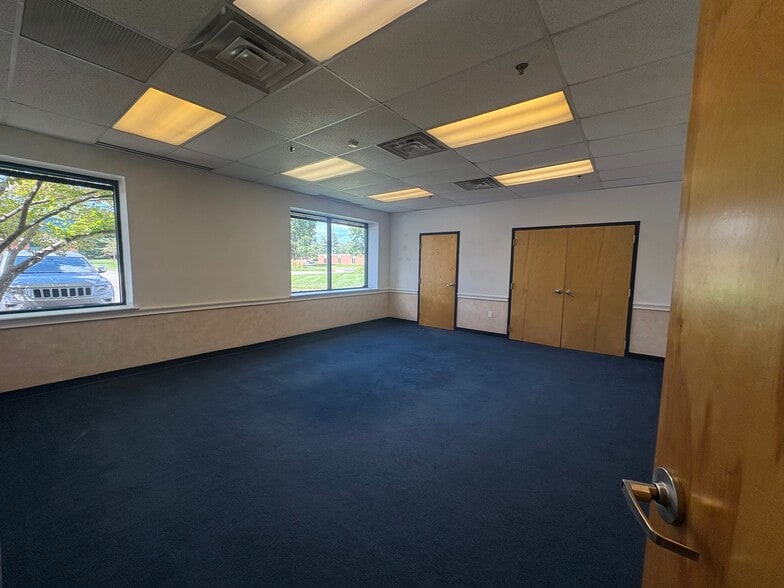 101-111 Rock Rd, Horsham Township, PA à louer - Photo du bâtiment - Image 2 de 8