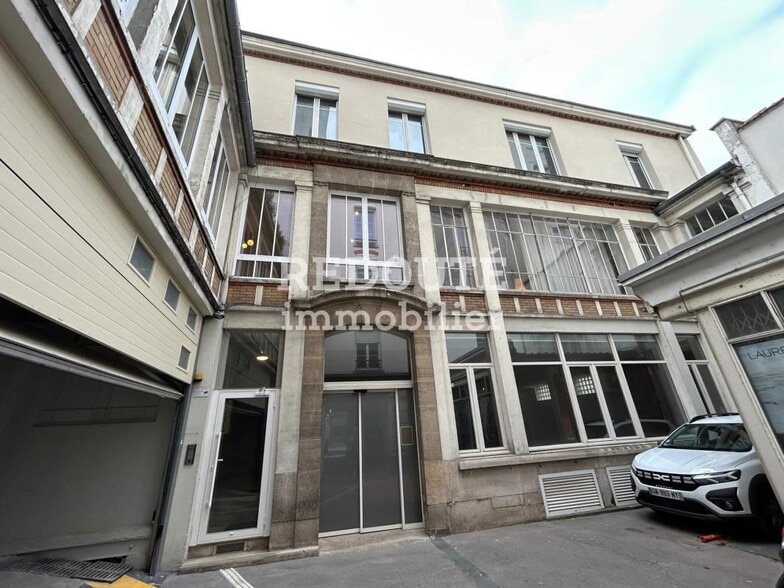 Office in Reims for lease - Building Photo - Image 1 of 7