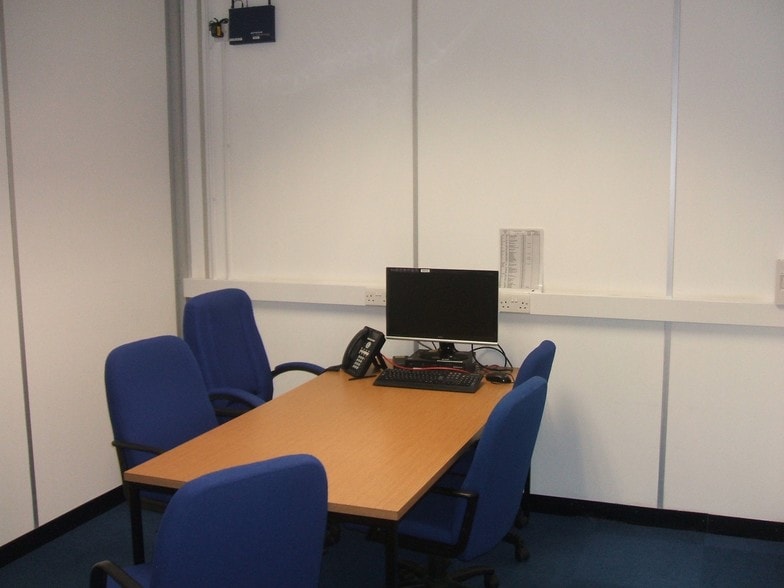 Sadler Rd, Lincoln for lease - Interior Photo - Image 2 of 8