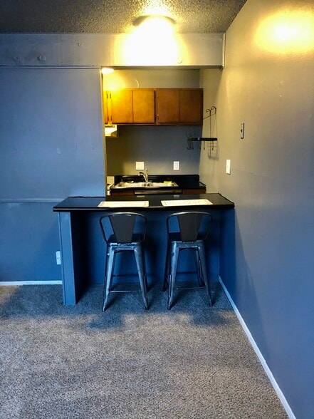 919 SW Tyler St, Topeka, KS for sale - Building Photo - Image 3 of 17