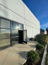 2920 Seaborg Ave, Ventura, CA à louer Photo du bâtiment- Image 2 de 2