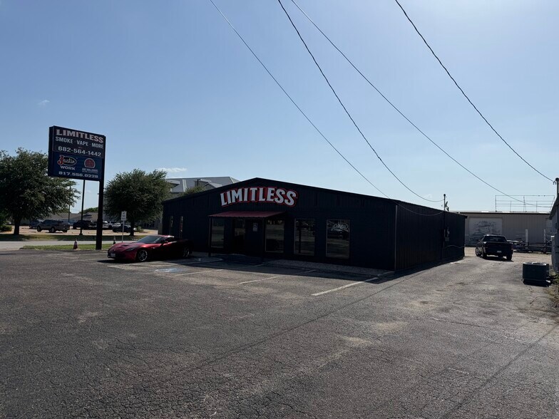 2201 N Main St, Cleburne, TX for sale - Building Photo - Image 2 of 18
