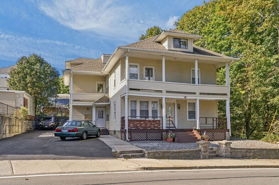 503 Manville Rd, Woonsocket, RI à vendre - Photo principale - Image 1 de 56