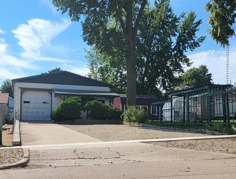 605 Evans Ave, Ashton, IL à vendre - Photo principale - Image 1 de 4