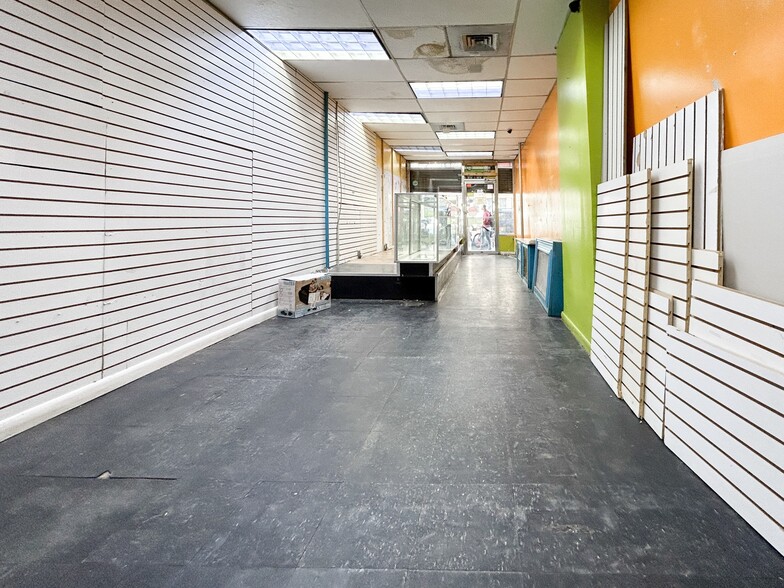 31-39 Sherman Ave, New York, NY for lease - Interior Photo - Image 2 of 9