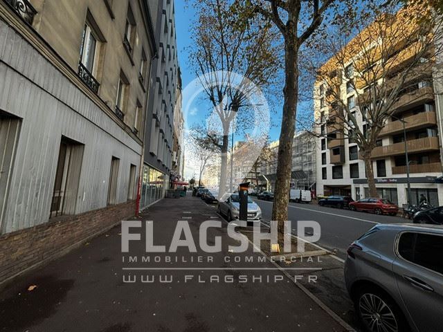 Retail in Clichy for lease - Building Photo - Image 2 of 2
