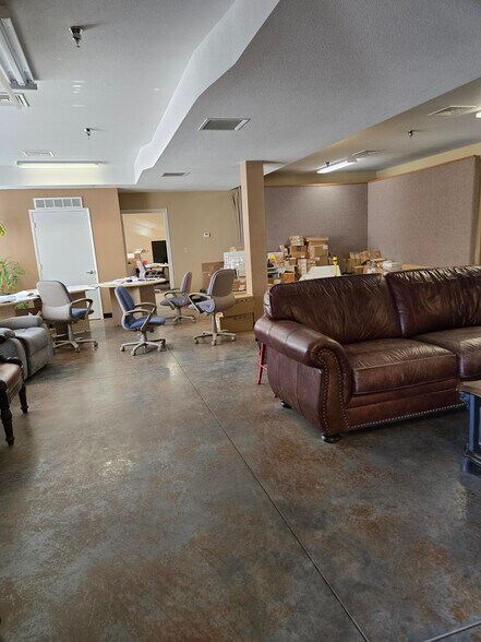 4585 SW 21st St, Redmond, OR à louer - Photo du bâtiment - Image 3 de 8
