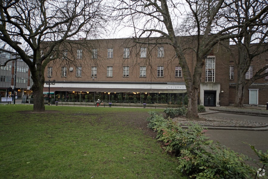 26 The Broadway, London for lease - Primary Photo - Image 1 of 6