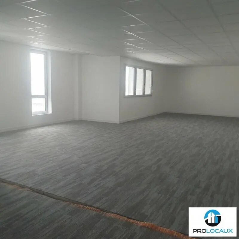 Office in Voiron for lease Building Photo- Image 1 of 13