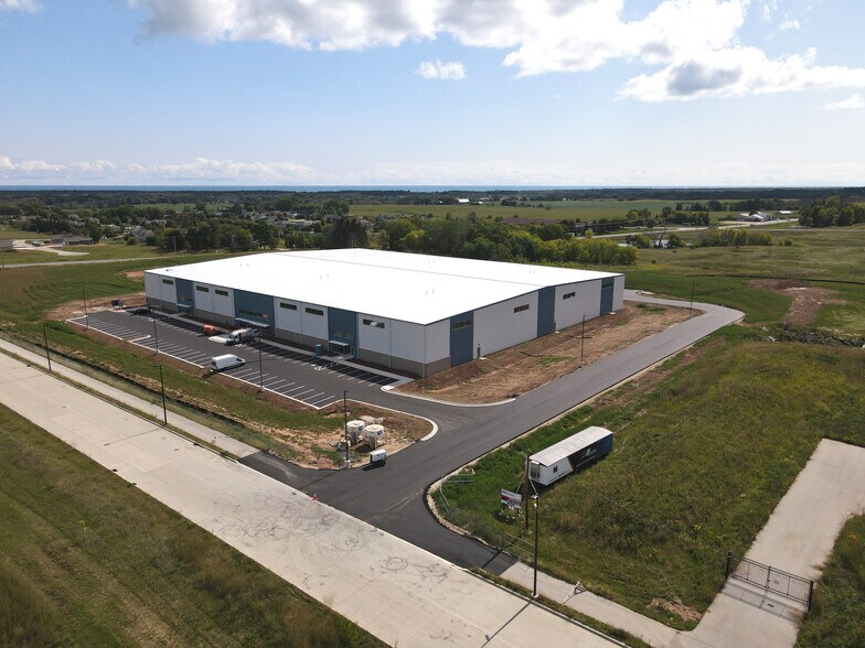 3327 Horizon Dr, Sheboygan, WI à louer - Photo du bâtiment - Image 2 de 16