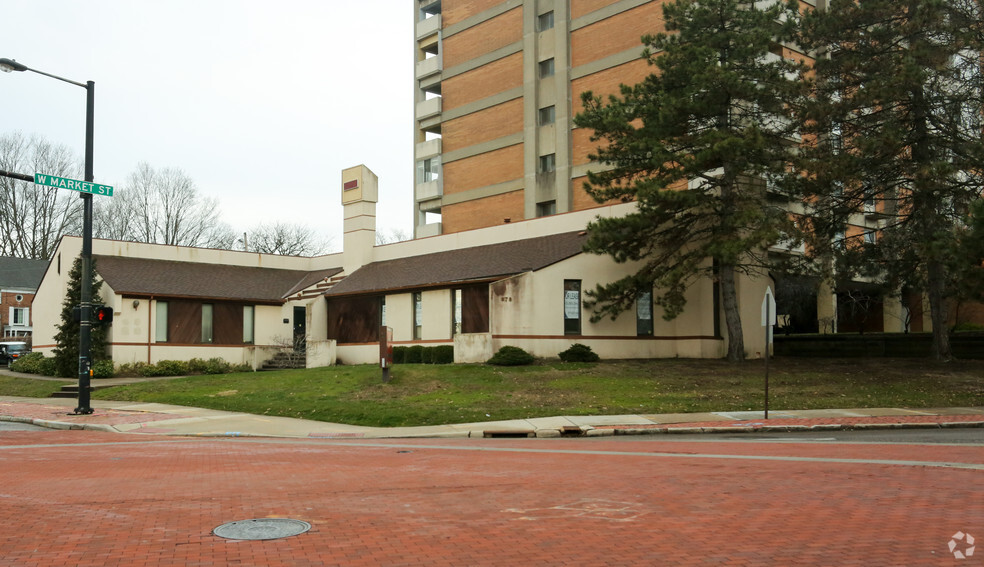 878 W Market St, Akron, OH à vendre - Photo principale - Image 1 de 1