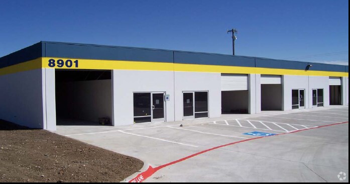 8901 West Fwy, Fort Worth, TX à louer - Photo du bâtiment - Image 2 de 4