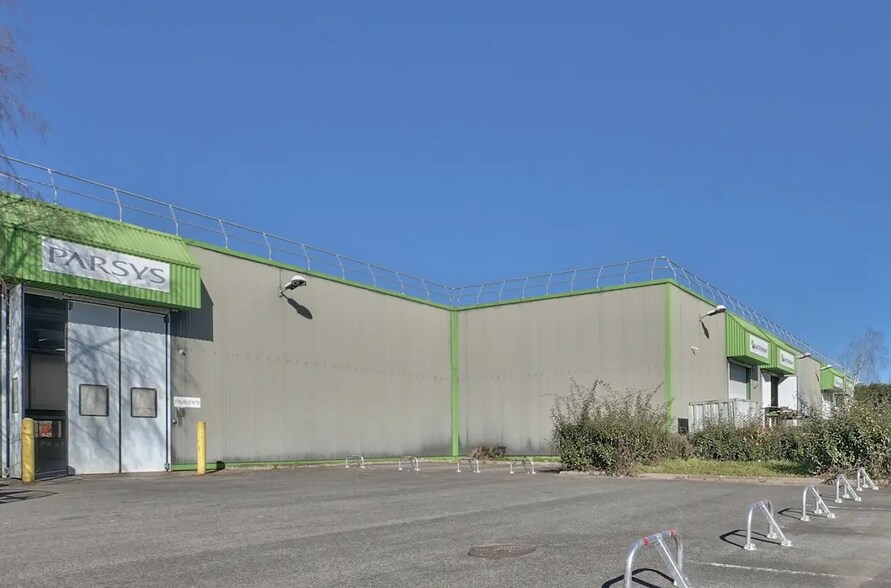 Flex dans Saint-Thibault-des-Vignes à louer - Photo principale - Image 1 de 2