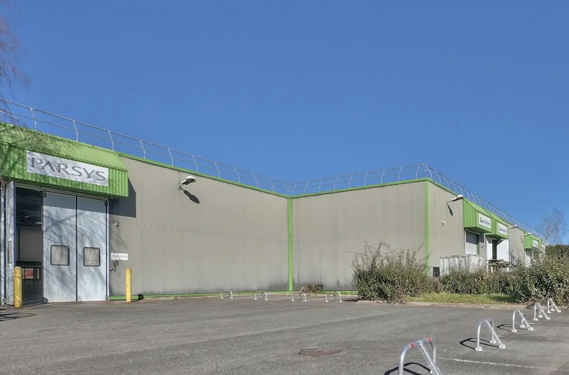 Flex dans Saint-Thibault-des-Vignes à louer Photo principale- Image 1 de 3