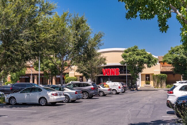 Plus de détails pour 2902-2950 Tapo Canyon Rd, Simi Valley, CA - Commerce de détail à louer