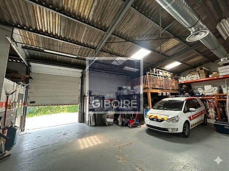 Industrial in Rennes for lease - Building Photo - Image 3 of 12