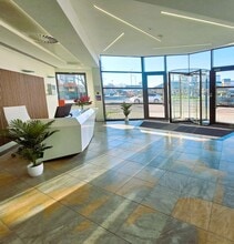 High St, Crawley for lease Interior Photo- Image 2 of 2