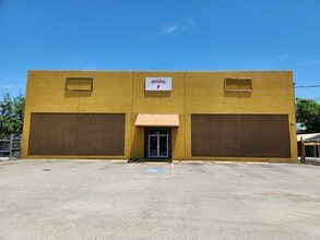 1216 Hoefgen Ave, San Antonio, TX for lease Building Photo- Image 1 of 9