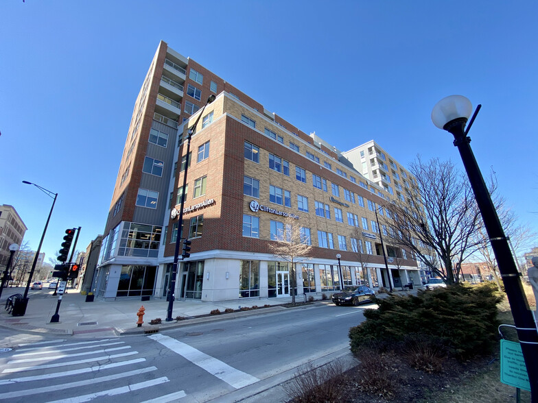 301 N Neil St, Champaign, IL for lease - Building Photo - Image 3 of 6