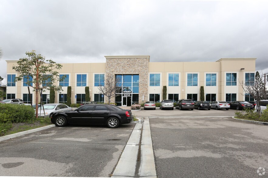 6850 Lincoln Ave, Buena Park, CA à louer - Photo du bâtiment - Image 2 de 4