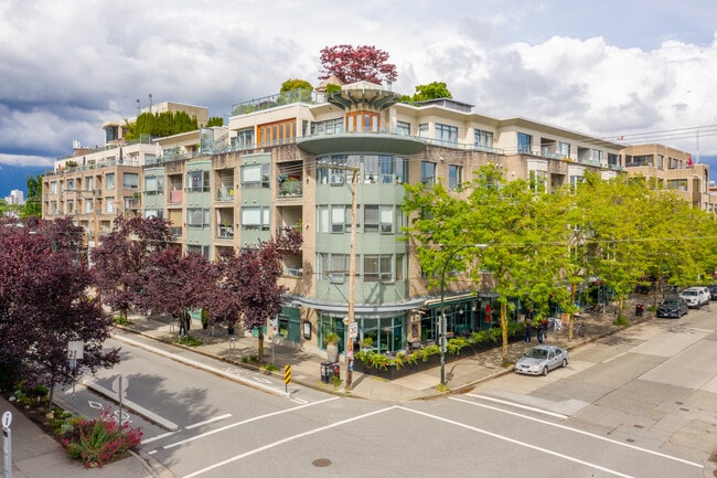 Plus de détails pour 1835 1st Ave W, Vancouver, BC - Multi-résidentiel à vendre