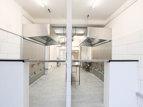 27 Ealing Rd, Brentford for lease Interior Photo- Image 1 of 2