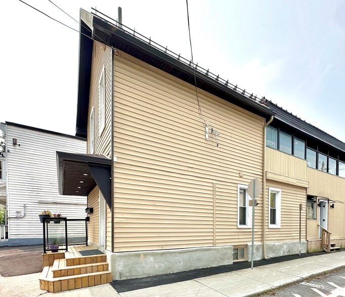 240 Marier Ave, Ottawa, ON à vendre - Photo du bâtiment - Image 3 de 14