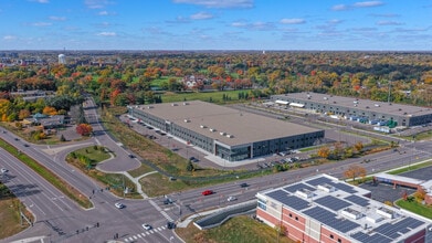 651 Douglas Dr N, Golden Valley, MN à louer Photo intérieure- Image 1 de 1