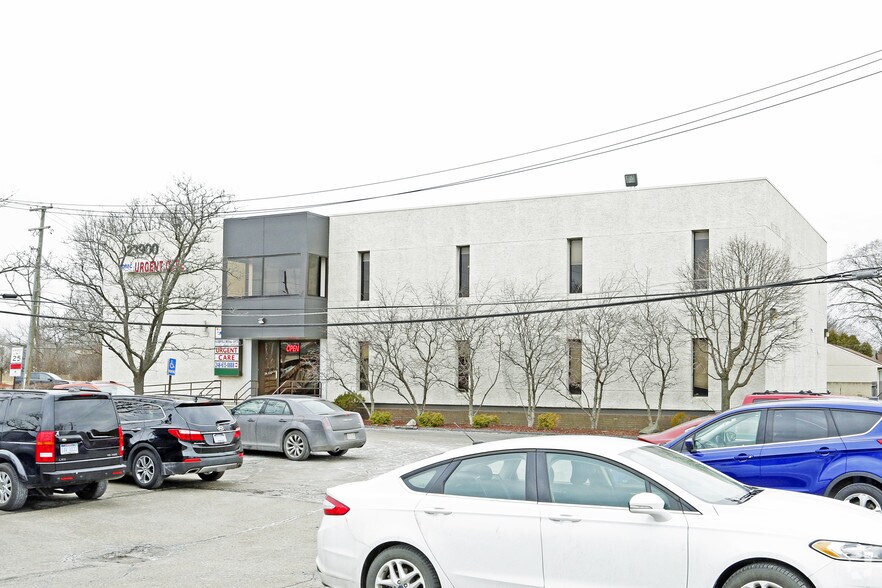 23900 Orchard Lake Rd, Farmington Hills, MI for sale - Building Photo - Image 2 of 5