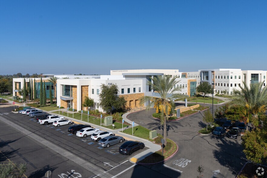 726 Medical Center Dr E, Clovis, CA à louer - Photo du bâtiment - Image 3 de 4
