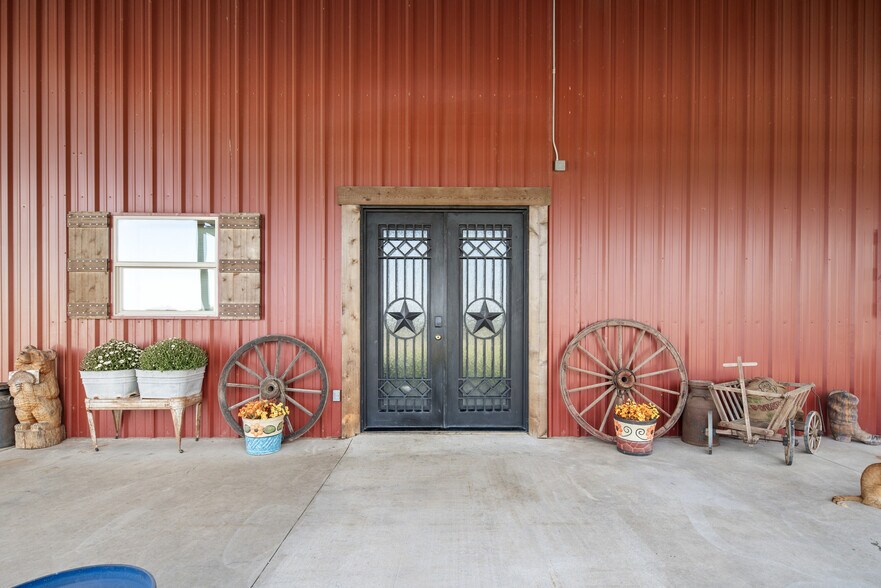 1050 County Road 5025, Leonard, TX à vendre - Photo du bâtiment - Image 2 de 23