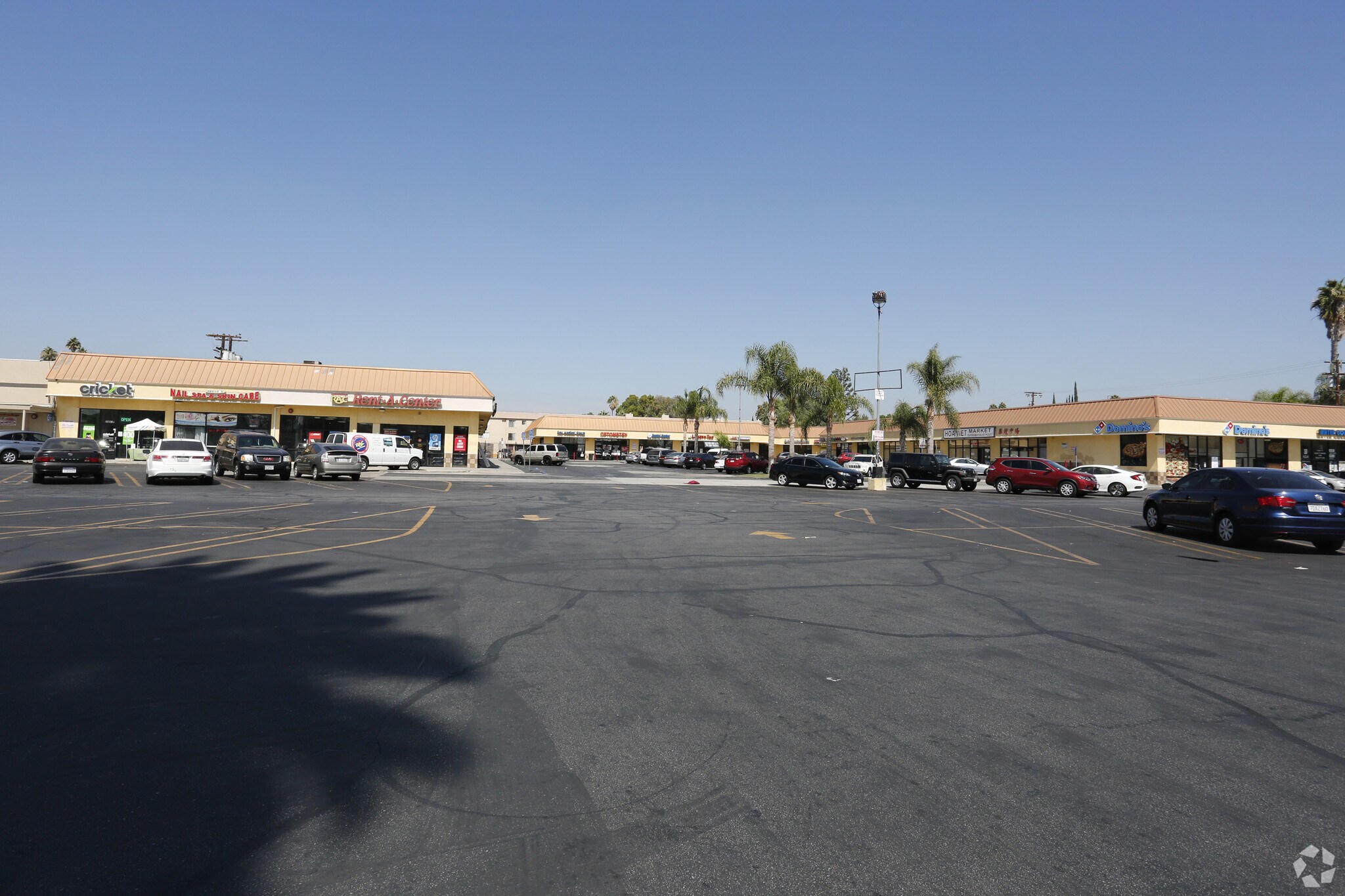 21001-21015 Sherman Way, Canoga Park, CA à louer Photo principale- Image 1 de 25