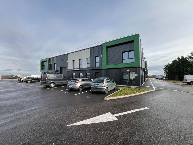 Flex in Villette-d'Anthon for lease - Building Photo - Image 3 of 17
