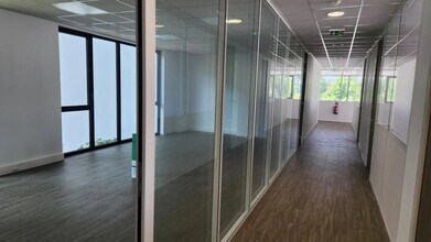Office in Croissy-Beaubourg for lease Interior Photo- Image 1 of 6