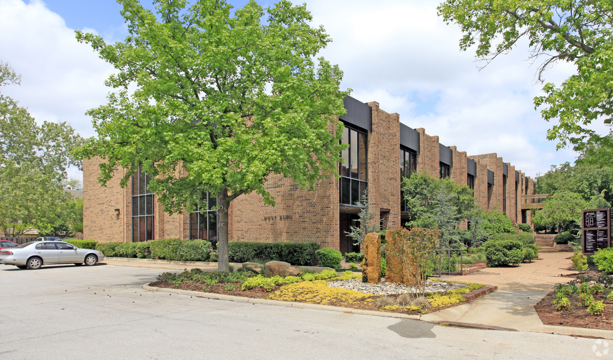 JAMESTOWN OFFICE PARK portfolio of 3 properties for sale on LoopNet.ca Primary Photo- Image 1 of 5