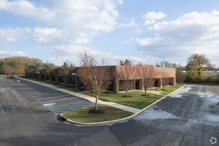 11000 Commerce Pky, Mount Laurel, NJ à louer - Photo du bâtiment - Image 3 de 7