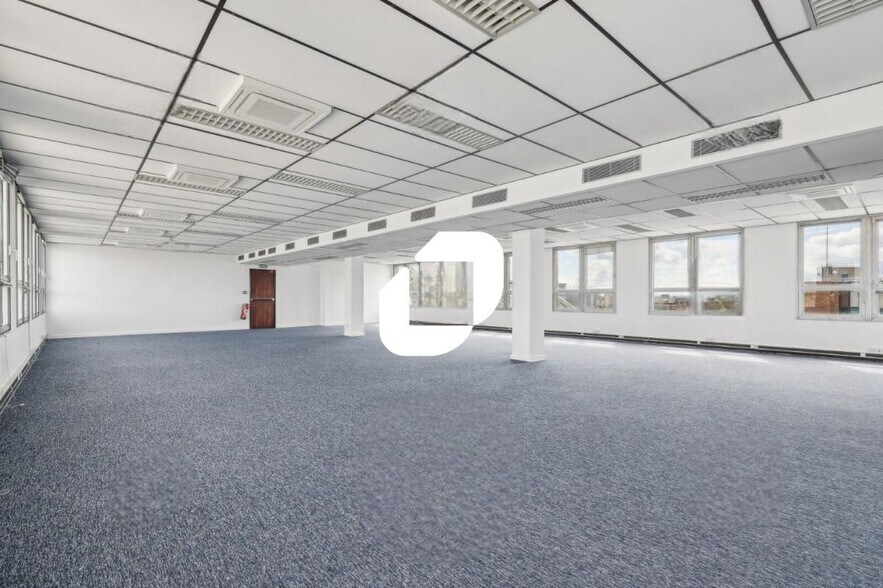 Office in Montreuil for lease - Interior Photo - Image 2 of 9
