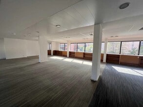 Office in Ivry-sur-Seine for lease Building Photo- Image 2 of 5