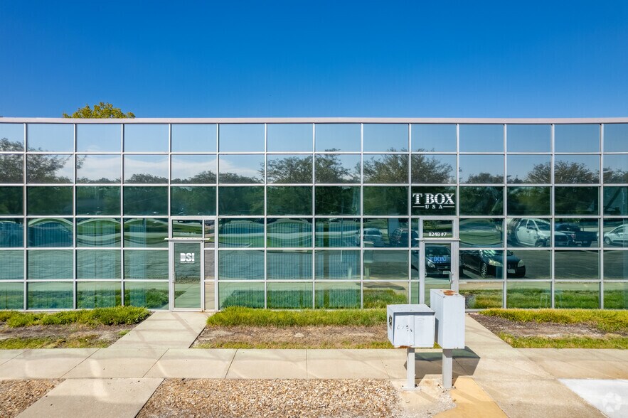 7810-7900 NW 100th St, Kansas City, MO à louer - Photo du bâtiment - Image 3 de 19