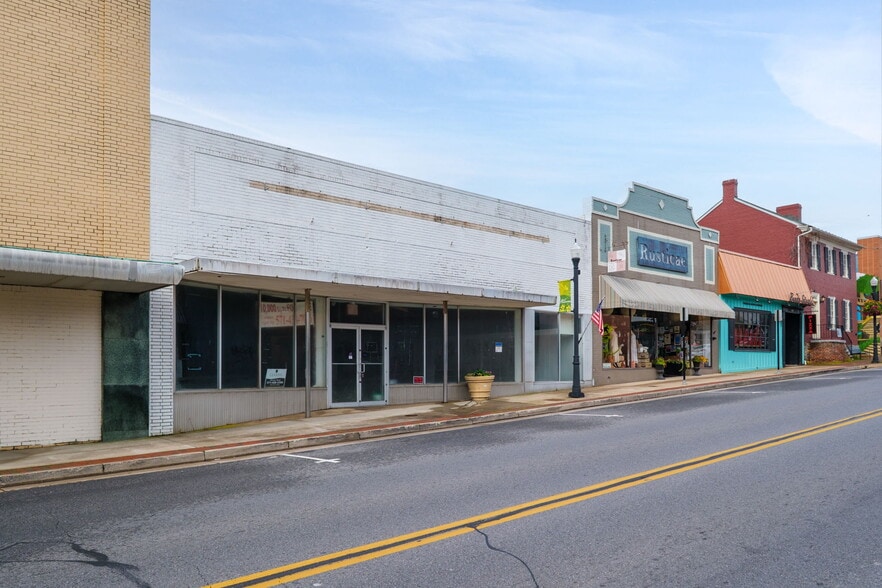 322 W Main St, Waynesboro, VA à louer - Photo du bâtiment - Image 2 de 10