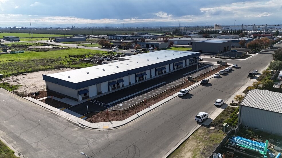 1200 Montclaire Dr, Ceres, CA for lease - Building Photo - Image 2 of 9