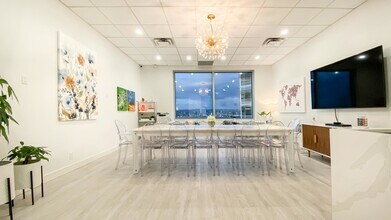 8477 Bridgeport Rd, Richmond, BC à louer Photo intérieure- Image 1 de 6