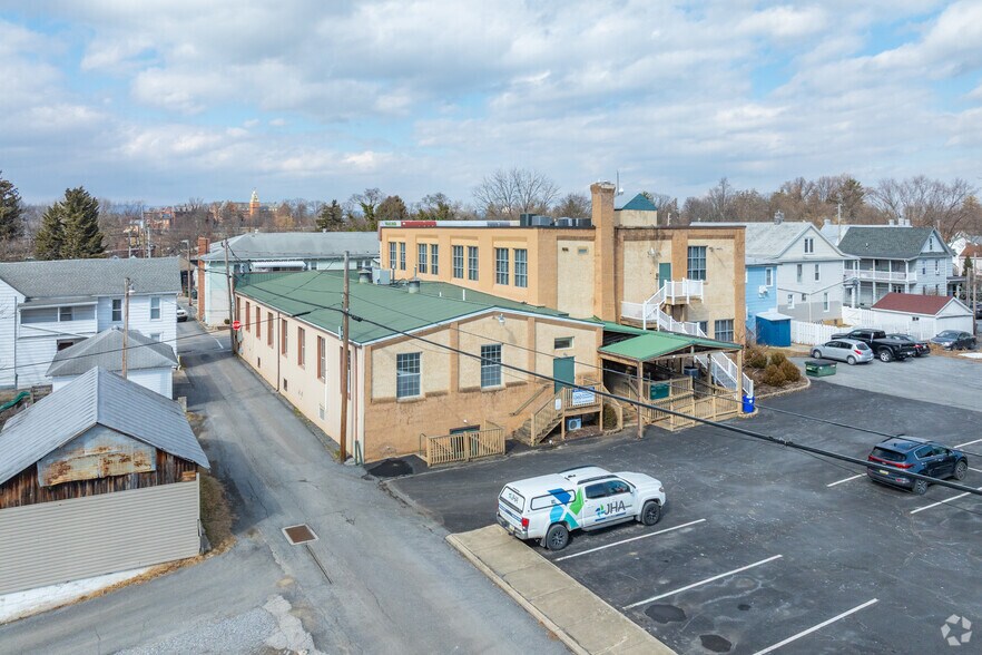 20 E Burd St, Shippensburg, PA à louer - Photo du bâtiment - Image 3 de 20
