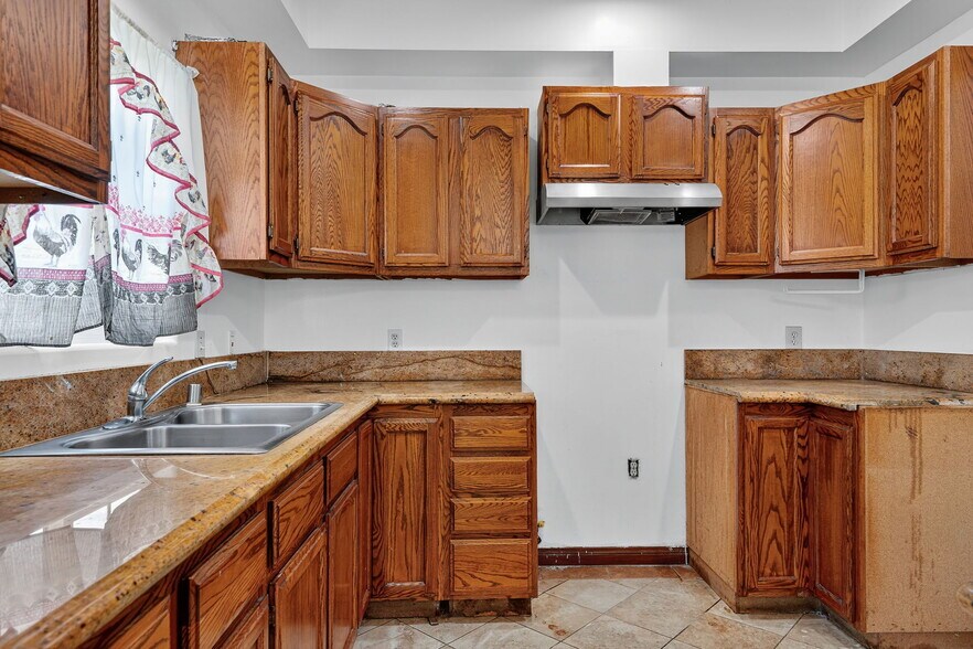 400 N Hayes Ave, Oxnard, CA à vendre - Photo du bâtiment - Image 3 de 27