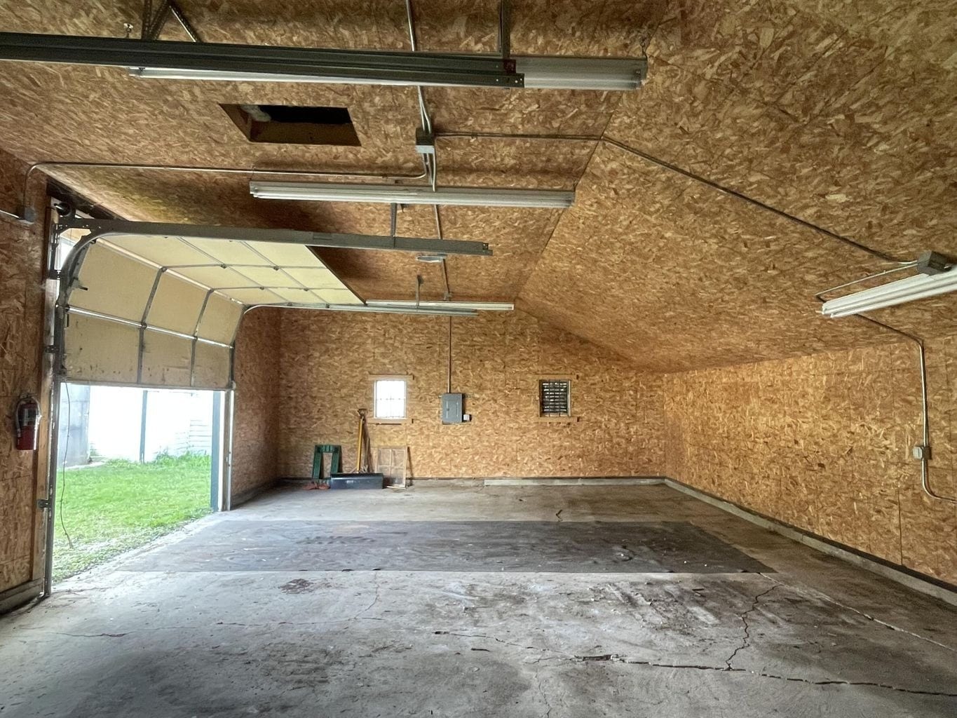 N15W24887 Bluemound Rd, Pewaukee, WI for lease Interior Photo- Image 1 of 9