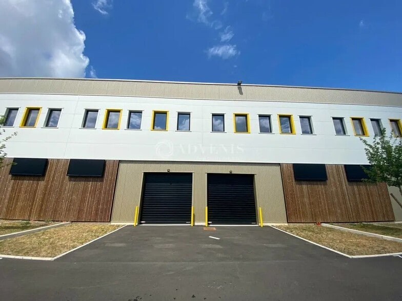 Flex in Fresnes for lease - Building Photo - Image 3 of 11