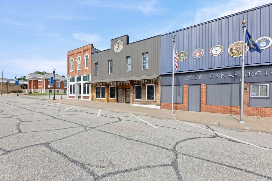 116 N 3rd St, Burlington, KS for sale - Building Photo - Image 2 of 69